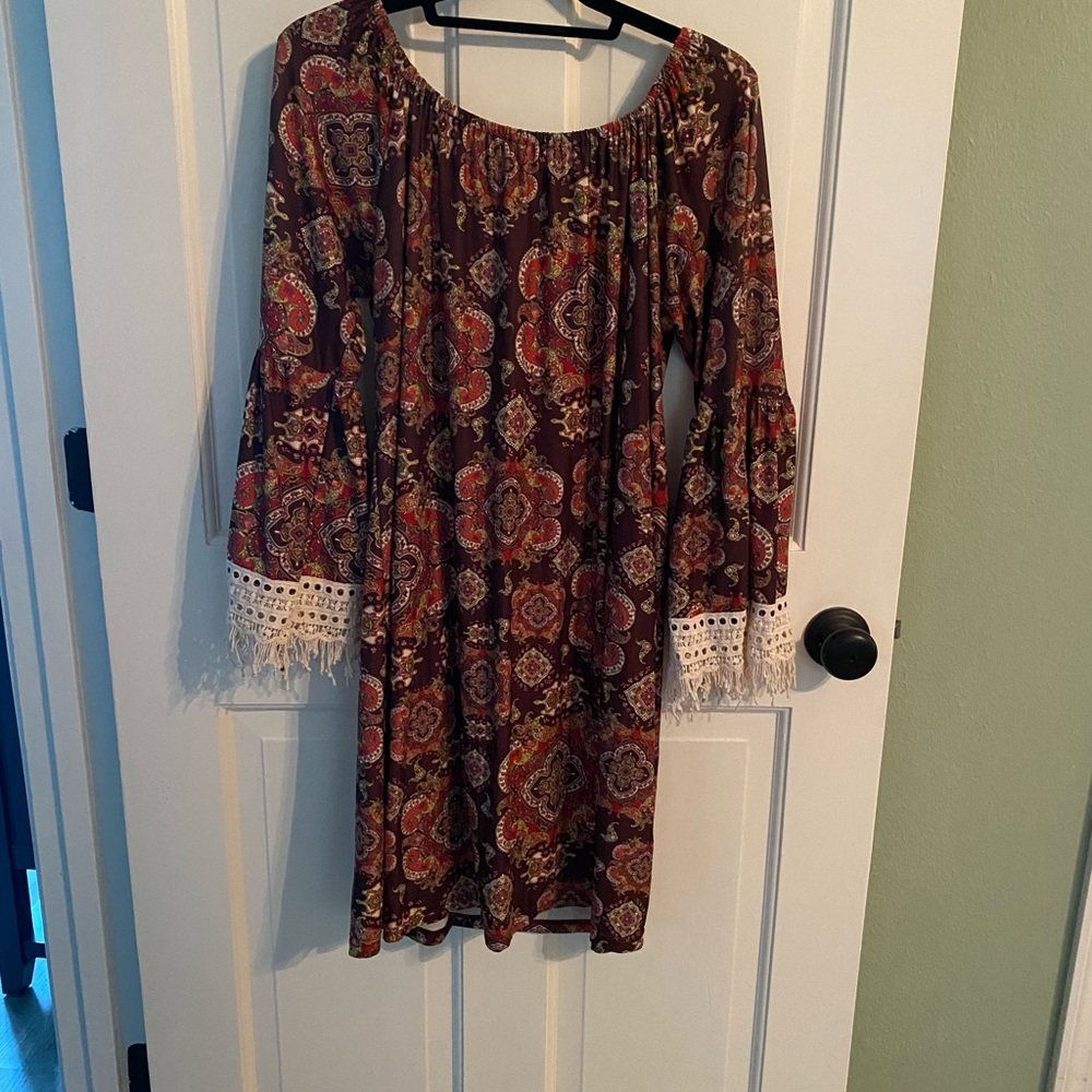 Boho Chic Long Sleeve Dress with Lace Trim